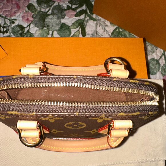 Louiv Vuitton Alma Nano Monogram - Picture 11 of 15